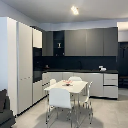 Apartment Sea Breeze Apartment, Qerret Golem (Tirana)