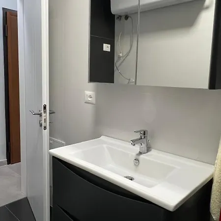 Apartment Sea Breeze Apartment, Qerret Golem (Tirana)