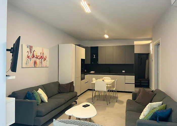 Appartement Sea Breeze Apartment, Qerret